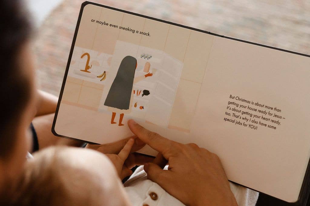Mary on the Mantel® Book & Activity Kit: Physical Kit
